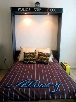 Illustration for article titled This Doctor Who TARDIS Bed Is Literally Bigger On The Inside